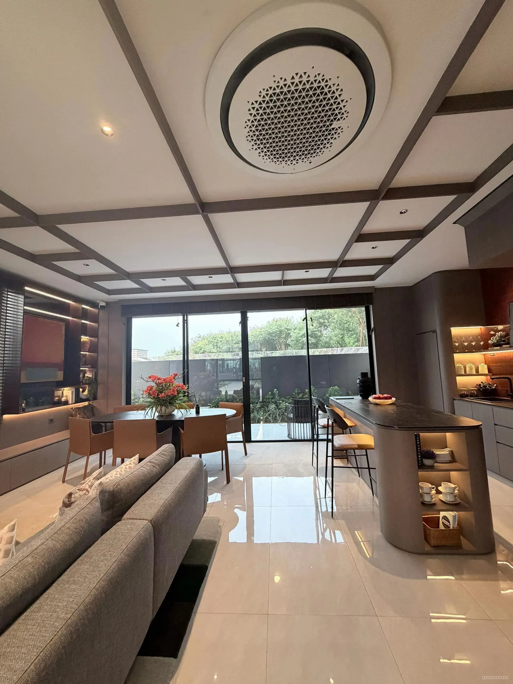 RUMAH SULTAN - BENTLEY OAZE – Lakeside Homes Lippo CIkarang - Thumbnail 4
