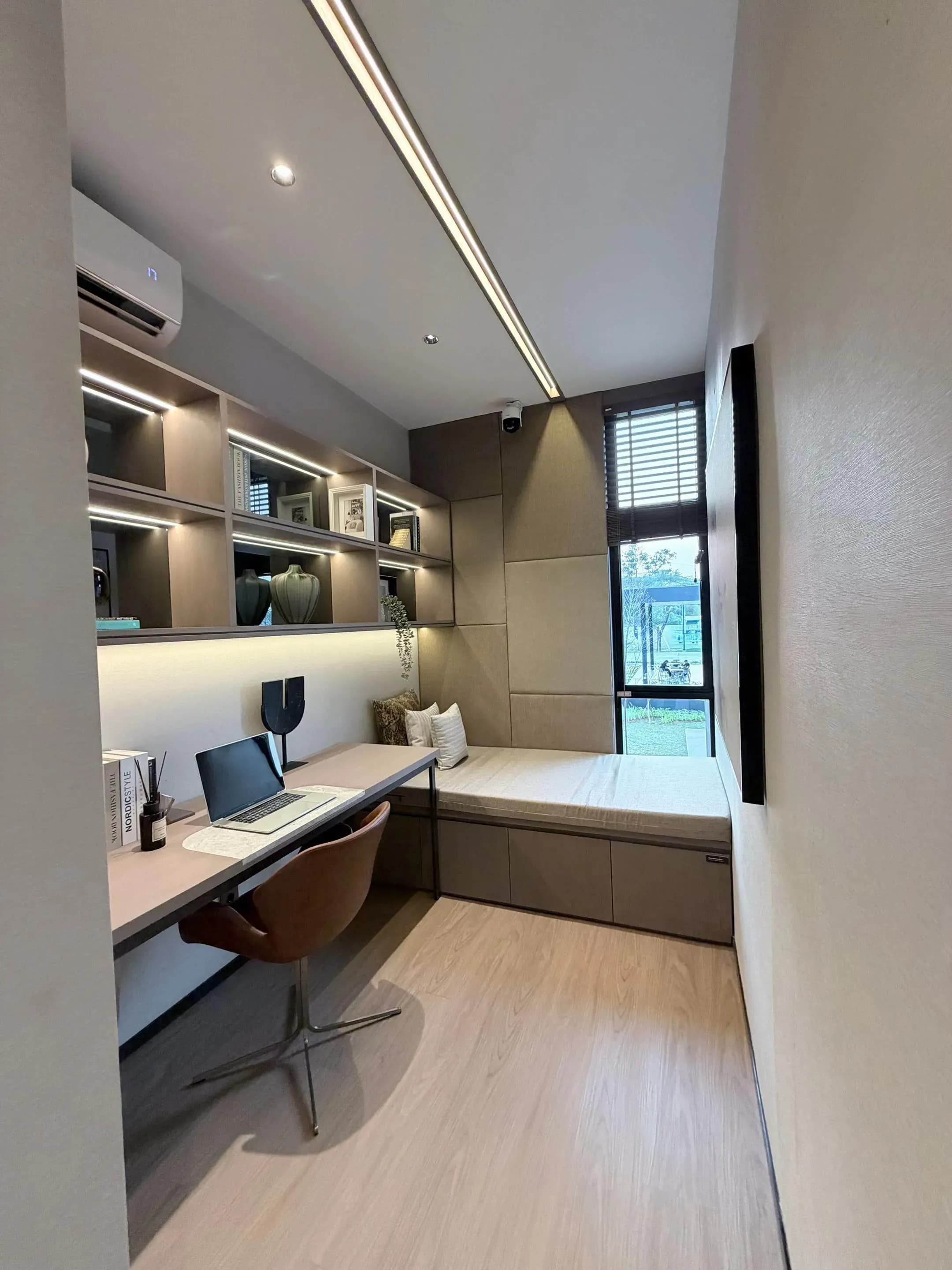 RUMAH SULTAN - BENTLEY OAZE – Lakeside Homes Lippo CIkarang - Thumbnail 8