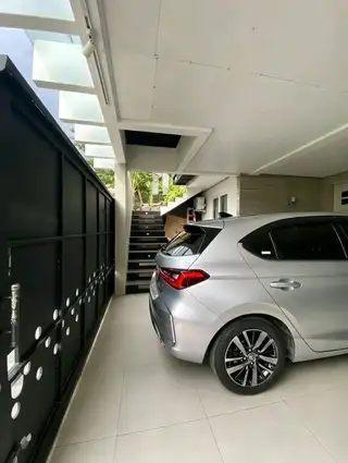 Rumah Mewah di Pondok Kelapa Duren Sawit Jakarta Timur, 3 Lantai + Rooftop & Kolam Renang – Rp6 Miliar - Thumbnail 3